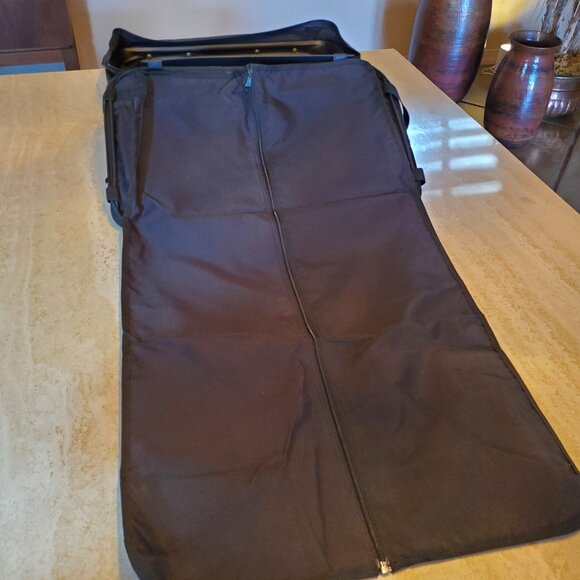 Briefcase Leather Carry On / Garment Bag Carry On luggage - Picture 5 of 16